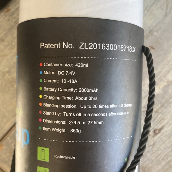 Travel blend portable blender no AC outlet needed 
Protein and smoothie blender - Picture 4 of 4